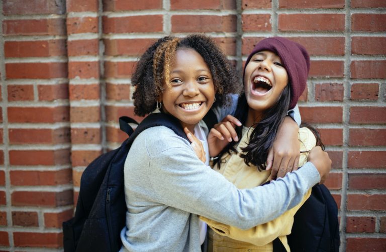Friendship Issues At School – Parents’ Guide To Social Challenges